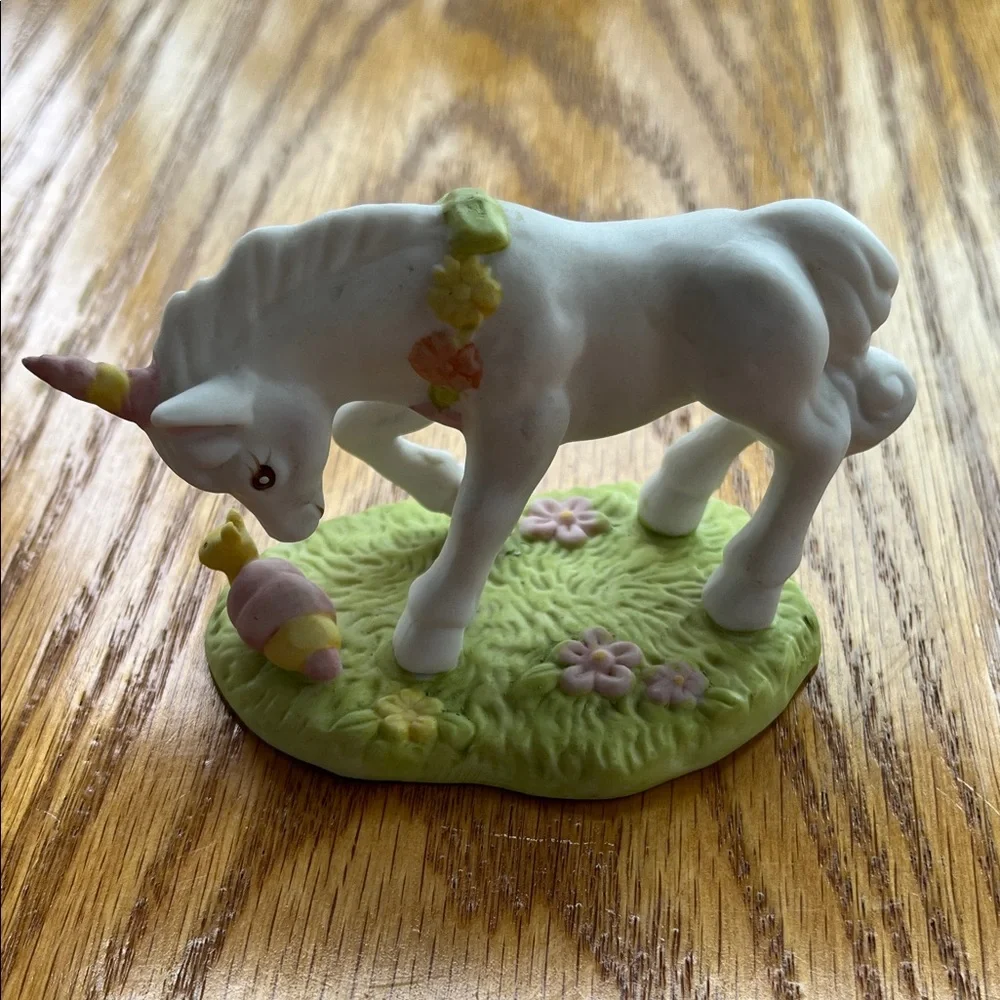 White Unicorn Porcelain Figurine - Wallace Bertie #4956